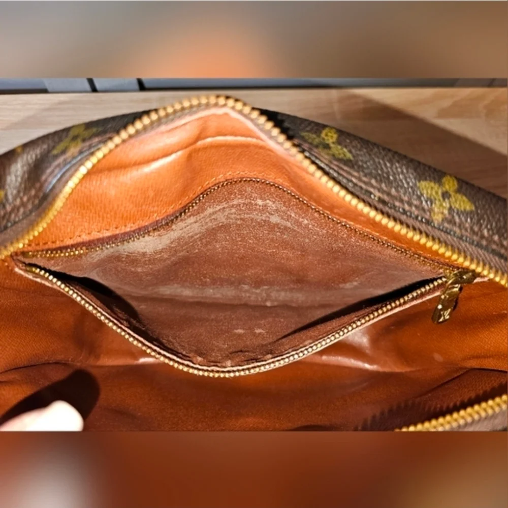 Authentic LOUIS VUITTON Jeune Fille GM Monogram Crossbody Shoulder Bag - Picture 10 of 13